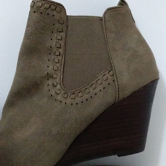 REPORT FOOTWEAR- Guire Wedge Bootie - Picture 5 of 7